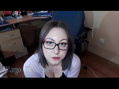 ❤️ Keçika seksî ya bi şûşeyan Dildo bi kûrahî li kamerayê dimije Sex li me