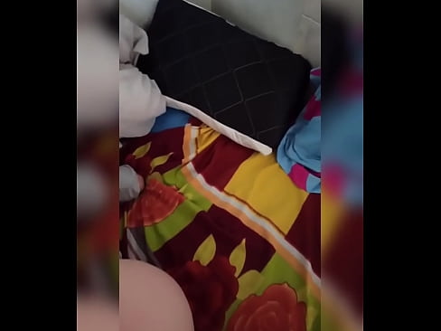 ❤️ Hevjîna min li malê bi tenê dimîne ji ber ku mêrê wê diçe betlaneyê û ez firsendê distînim ku ez wê biçînim û kerê wê bi şîr tijî bikim. Sex li me