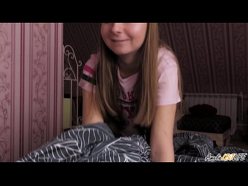 ❤️ Blondie BFF-ya xwe bi kûr dimije û di devê xwe de diqelişe Sex li me