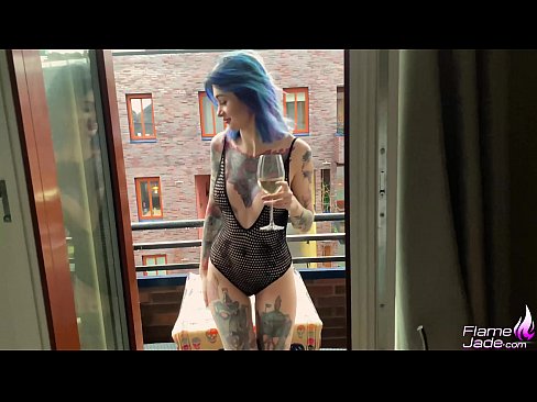 ❤️ Keçika Zehmetkêş Bi Gulpê Dimijê û Di Bin Ezmanên Vekirî de Bi Hesret Dike Sex li me